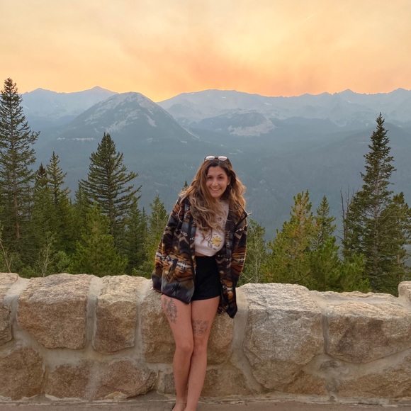 Meet your Posher, Jaclyn - Picture 3 of 4